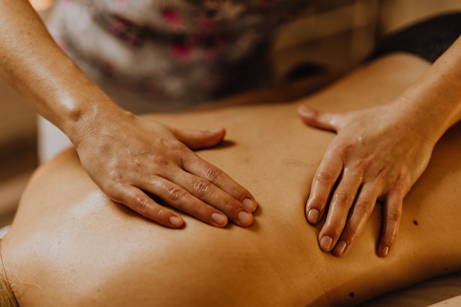 Tratamiento de fisioterapia sobre la musculatura en Clínica Runa